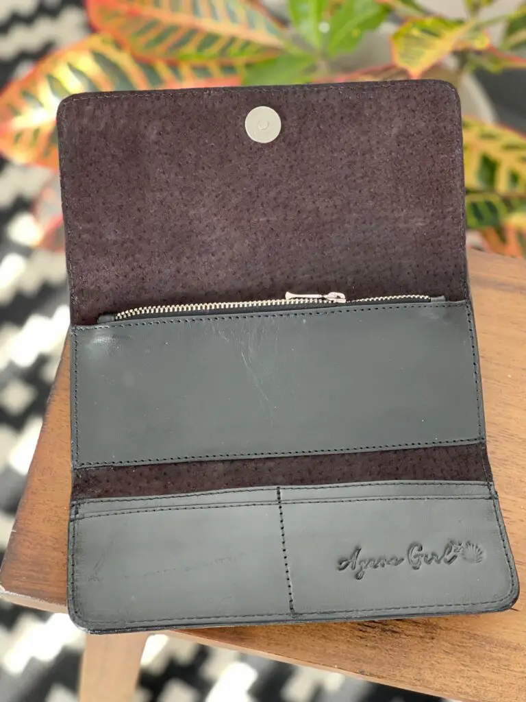 Delving Deep into the Essentials of Tri-fold Wallet Selection for Style-Conscious Individuals